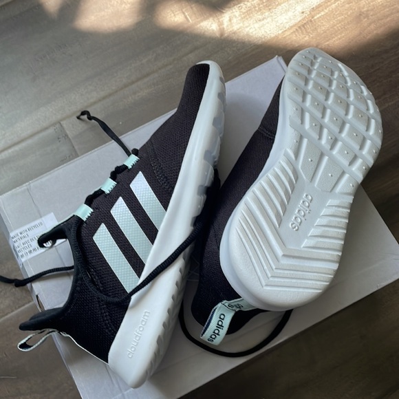 Adidas running girls shoes . - Picture 2 of 8